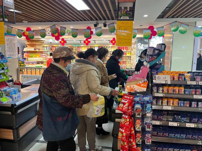 五一假期 我市菜籃子貨豐價穩，日用百貨銷售紅火